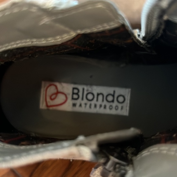 Brand new, never worn. Grey shoe boot. Excellent condition. Waterproof - Picture 2 of 8